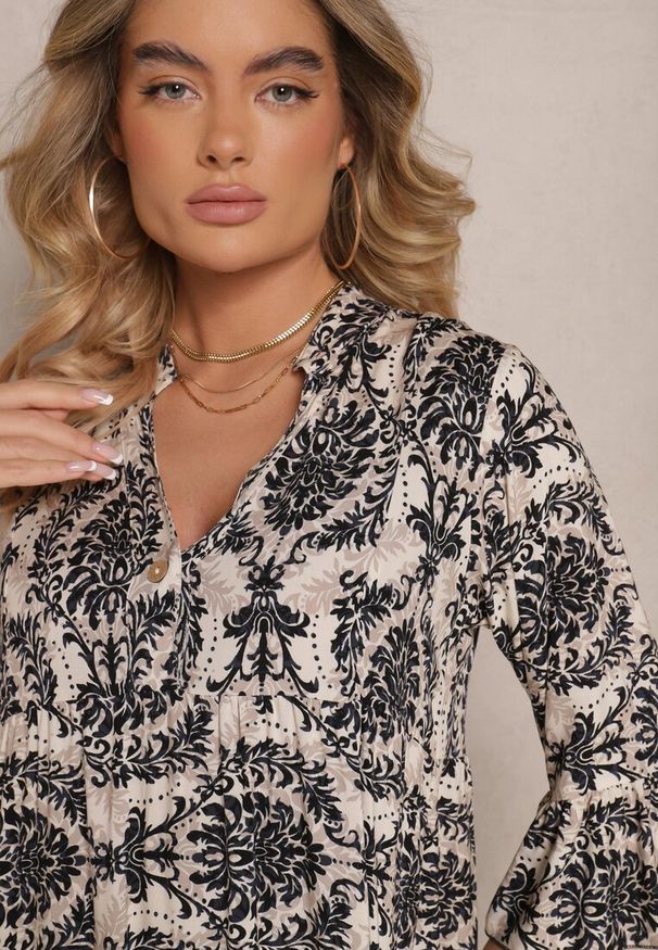Renee - Beżowo-Czarna Bawełniana Sukienka o Rozkloszowanym Kroju w Ornamentalny Print Laniwea. Okazja: na co dzień. Kolor: czarny. Materiał: bawełna. Wzór: nadruk. Styl: casual