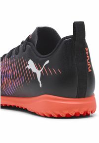 Puma - Młodzieżowe buty piłkarskie FUTURE 8 PLAY TT PUMA Black White Glowing Red. Kolor: biały, czarny, czerwony, wielokolorowy. Sport: piłka nożna