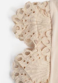 Renee - Jasnobeżowy Top z Bawełny z Ozdobną Koronką Adexis. Kolor: beżowy. Materiał: bawełna, koronka. Wzór: koronka. Sezon: wiosna, lato #5