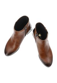 Brązowe Botki Armodo Klasyczne Eleganckie Obuwie Damskie. Okazja: na co dzień. Zapięcie: pasek. Kolor: brązowy. Szerokość cholewki: normalna. Wzór: gładki. Materiał: materiał. Sezon: zima, jesień. Obcas: na obcasie. Styl: klasyczny, elegancki. Wysokość obcasa: średni #4