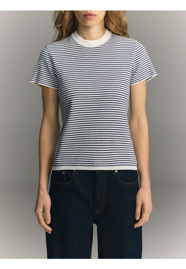 Reserved - Bawełniany t-shirt w paski - niebieski. Kolor: niebieski. Materiał: bawełna. Wzór: paski