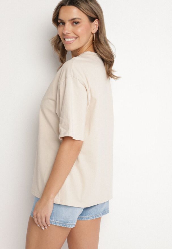 Born2be - Beżowy Bawełniany T-shirt z Motywem Serca Liorlie. Okazja: na co dzień, na spacer. Kolor: beżowy. Materiał: bawełna. Styl: klasyczny, casual