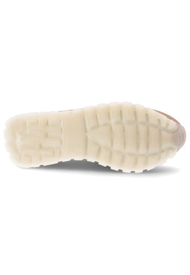 Półbuty damskie Hispanitas, ze skóry naturalnej z wsuwanym krojem i ozdobą na podbiciu posiada przeszycia na cholewce, beżowe, HV264834 Formentera-V2. Okazja: na co dzień. Kolor: beżowy. Materiał: skóra. Szerokość cholewki: normalna. Wzór: aplikacja. Sezon: wiosna, lato. Styl: elegancki, klasyczny, casual