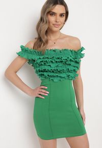 Born2be - Zielona Dopasowana Sukienka Mini z Hiszpańskim Dekoltem z Falbankami Ionas. Typ kołnierza: kołnierz z falbankami. Kolor: zielony. Styl: elegancki. Długość: mini #2