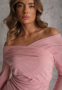 Renee - Różowa Marszczona Bluzka z Bawełną i Dekoltem w Łódkę Orinlia. Typ kołnierza: dekolt w łódkę. Kolor: różowy. Materiał: bawełna. Styl: elegancki #2