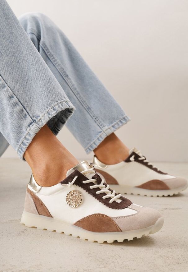 Renee - Beżowo-Złote Sneakersy ze Skóry Naturalnej Ozdobione Metaliczną Aplikacją Tidina. Zapięcie: sznurówki. Kolor: beżowy. Materiał: skóra. Wzór: aplikacja. Sezon: wiosna