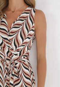 Born2be - Beżowy Kombinezon Lasthotis. Kolor: beżowy. Długość rękawa: bez rękawów. Długość: długie. Wzór: kolorowy, geometria. Sezon: lato #3