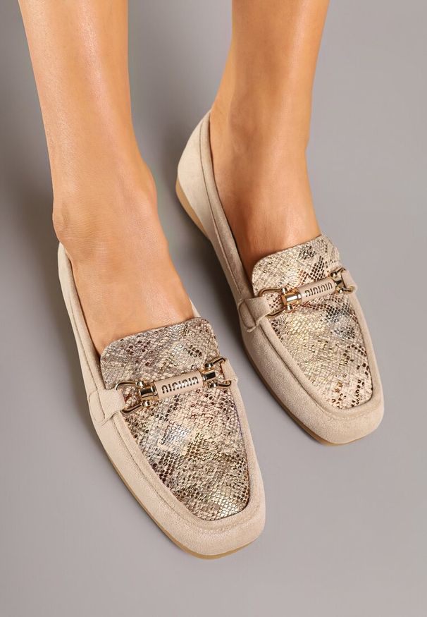 Born2be - Beżowe Wężowe Mokasyny Loafersy z Klamerką Esseria. Kolor: beżowy. Sezon: jesień, wiosna. Styl: klasyczny