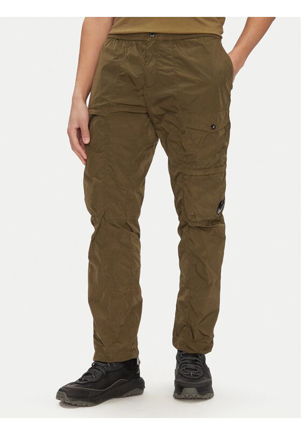 C.P. Company Spodnie materiałowe 18CMPA063A005904G Zielony Regular Fit. Kolor: zielony. Materiał: syntetyk