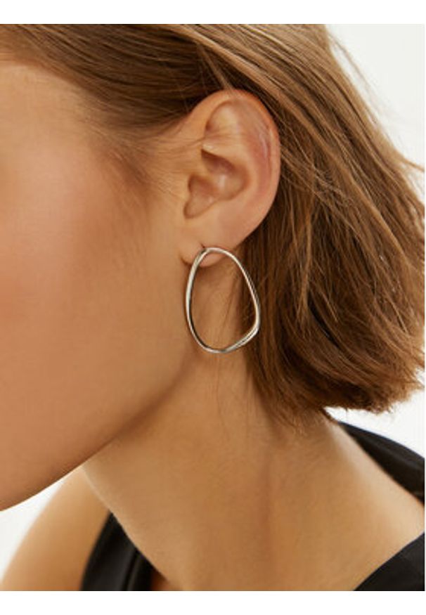 Calvin Klein Kolczyki 35000450 Srebrny. Materiał: metalowe. Kolor: srebrny