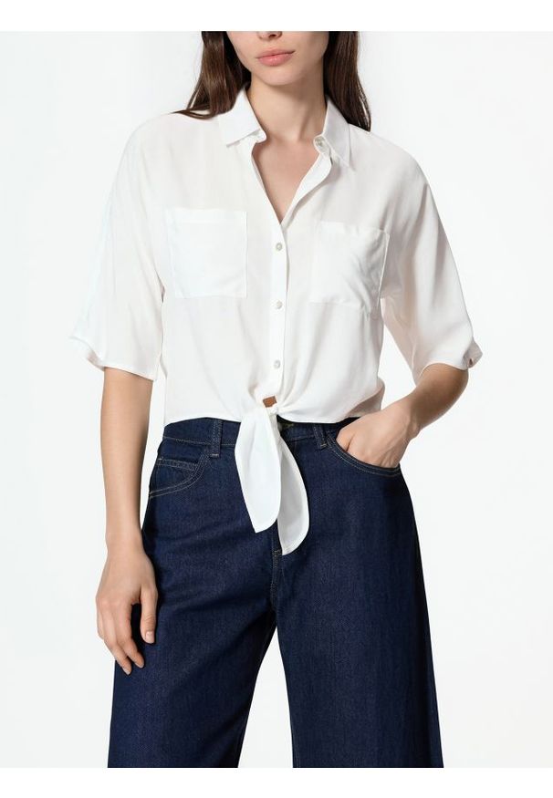 Reserved - Koszula z wiskozy z wiązaniem - biały. Kolor: biały. Materiał: wiskoza