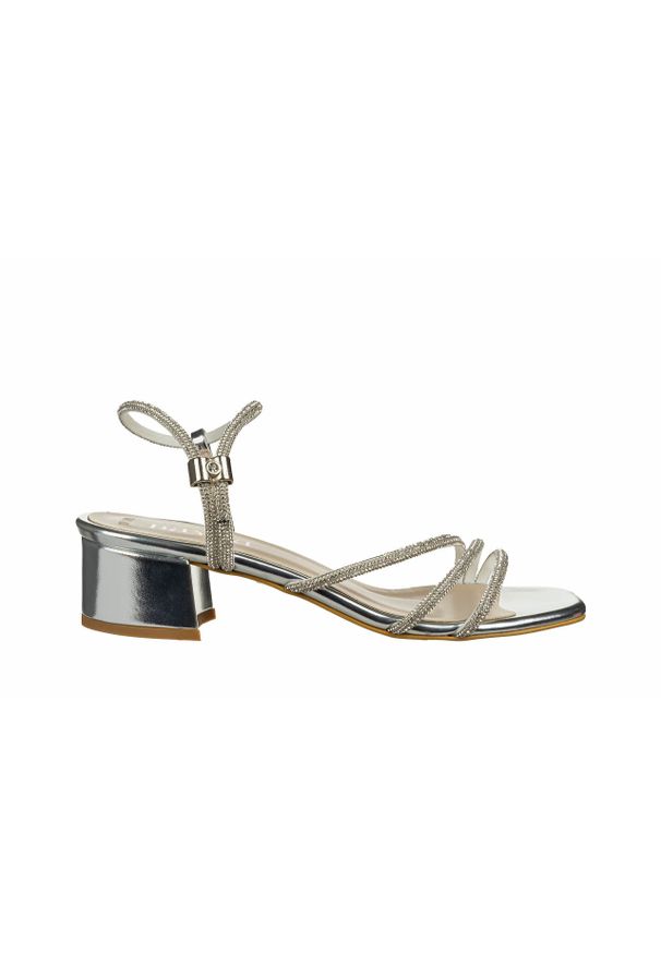 Sandały Bayla-187 07-1705 Silver 187227, Srebrny, Skóra ekologiczna - 37. Zapięcie: pasek. Kolor: srebrny. Materiał: skóra ekologiczna. Wzór: motyw z bajki, aplikacja, paski. Obcas: na obcasie. Wysokość obcasa: średni