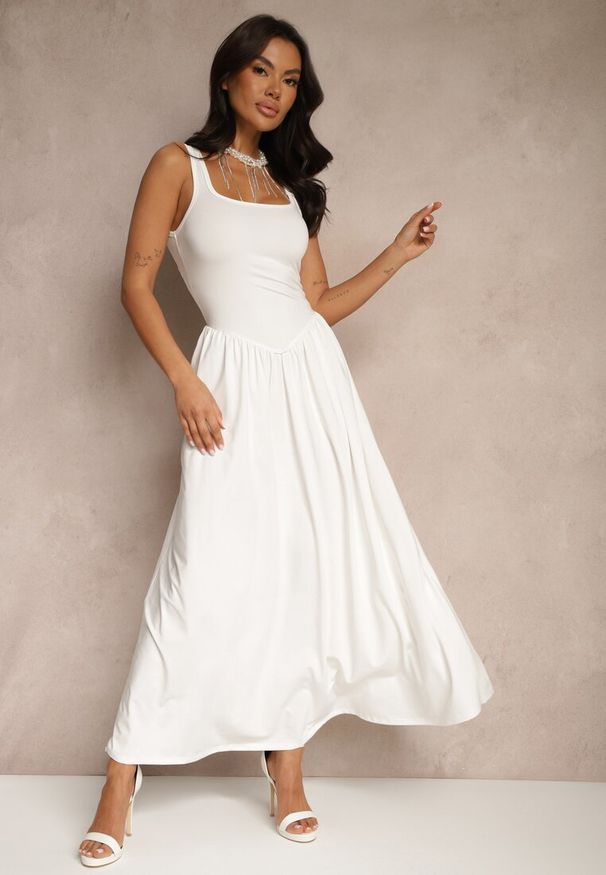 Renee - Biała Rozkloszowana Sukienka z Wiskozą i Kwadratowym Dekoltem Ravvia. Okazja: na co dzień. Typ kołnierza: dekolt kwadratowy. Kolor: biały. Materiał: wiskoza. Typ sukienki: proste. Styl: elegancki, casual