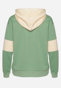 Born2be - Zielona Bluza Oversize z Kapturem i Kontrastowymi Wstawkami Jevina. Okazja: na co dzień. Typ kołnierza: kaptur. Kolor: zielony. Materiał: jeans. Długość rękawa: długi rękaw. Długość: długie. Wzór: aplikacja. Styl: elegancki, casual