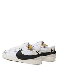 Nike Sneakersy Blazer Low '77 Jumbo DN2158 101 Biały. Kolor: biały. Materiał: skóra