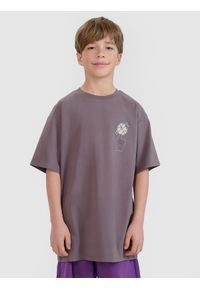 4f - 4F T-shirt oversize z nadrukiem chłopięcy - szary 140 (9-10 lat). Okazja: na co dzień. Kolor: szary. Materiał: dzianina, bawełna, jersey. Długość rękawa: krótki rękaw. Długość: krótkie. Wzór: nadruk. Sezon: lato. Styl: klasyczny, sportowy, casual