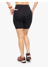 SUPER.NATURAL - Spodenki damskie Super.natural Alpine Active Short. Kolor: czarny. Sport: turystyka piesza