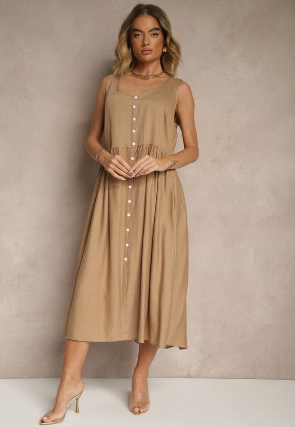 Renee - Ciemnobeżowa Rozkloszowana Sukienka z Wiskozy Ozdobiona Guzikami Nataviela. Okazja: na co dzień. Kolor: beżowy. Materiał: wiskoza. Wzór: aplikacja. Typ sukienki: proste. Styl: klasyczny, casual