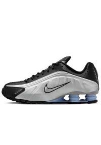 Buty męskie Nike Shox R4 HQ1988-004 - biało-czarne. Kolor: biały, wielokolorowy, czarny. Materiał: guma, materiał, syntetyk. Szerokość cholewki: normalna. Sezon: lato