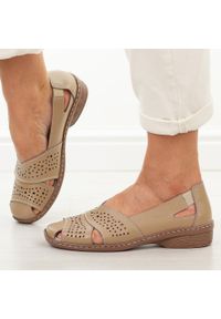Beżowe ażurowe skórzane półbuty damskie Vinceza 66928. Okazja: na co dzień, na spacer. Nosek buta: okrągły. Kolor: beżowy. Materiał: skóra. Szerokość cholewki: normalna. Wzór: ażurowy. Sezon: wiosna, lato. Styl: casual, klasyczny, elegancki #1