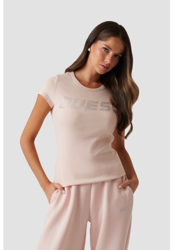 Guess - GUESS Różowy t-shirt damski Kiara. Kolor: różowy