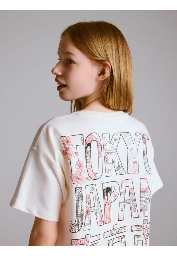 Reserved - T-shirt z nadrukiem na plecach - złamana biel. Materiał: bawełna. Wzór: nadruk