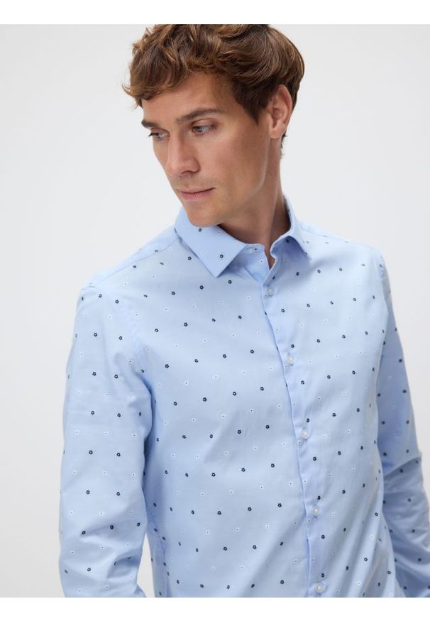 Reserved - Bawełniana koszula slim fit - jasnoniebieski. Kolor: niebieski. Materiał: bawełna