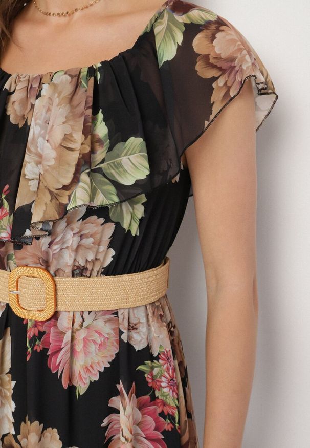 Born2be - Czarna Sukienka Typu Hiszpanka w Kwiaty z Paskiem Sademire. Okazja: na co dzień. Typ kołnierza: dekolt hiszpanka. Kolor: czarny. Wzór: kwiaty. Styl: casual