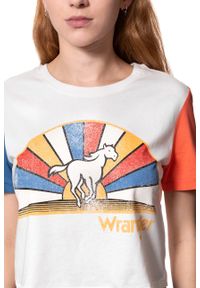 Wrangler - WRANGLER T SHIRT DAMSKI CROP TEE EGRET OFF WHITE W7382GFIO. Wzór: nadruk. Styl: vintage #5