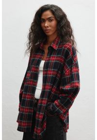 Marsala - Koszula typu oversize w kratę CZERWONĄ - RENO 9361-S/M. Kolor: czerwony. Materiał: tkanina, bawełna. Długość rękawa: długi rękaw. Długość: długie. Styl: klasyczny #1