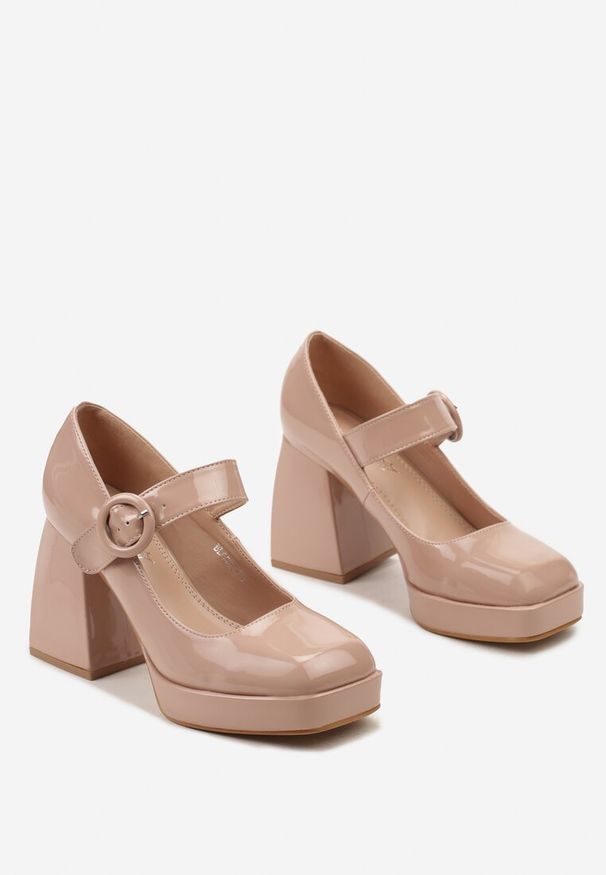 Born2be - Beżowe Lakierowane Czółenka na Słupku i Platformie ze Sprzączką Adriala. Okazja: na co dzień. Zapięcie: sprzączka. Kolor: beżowy. Materiał: lakier. Obcas: na platformie. Styl: elegancki, casual, klasyczny