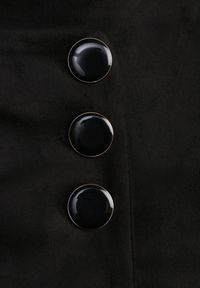 Renee - Czarna Trapezowa Spódnica o Kopertowym Kroju z Guzikami Ilaraeth. Okazja: na co dzień. Kolor: czarny. Styl: casual, elegancki, klasyczny #5