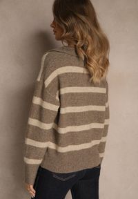 Renee - Beżowy Sweter z Wełną Zdobiony Kołnierzykiem i Wzorem w Paski Tevila. Okazja: na co dzień. Typ kołnierza: dekolt w serek. Kolor: beżowy. Materiał: wełna. Wzór: paski, aplikacja. Styl: elegancki, casual, sportowy