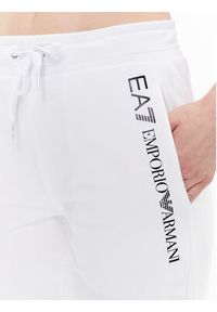 EA7 Emporio Armani Spodnie dresowe 3RTP65 TJCQZ 0102 Biały Regular Fit. Kolor: biały. Materiał: dresówka, bawełna