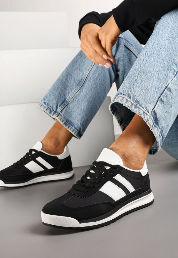 Renee - Czarne Sneakersy w Stylu Tenisówek Ozdobione Paskami Lilmi. Okazja: na co dzień. Zapięcie: pasek. Kolor: czarny. Materiał: jeans. Wzór: aplikacja. Obcas: na płaskiej podeszwie