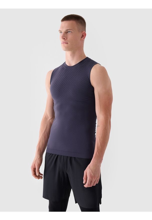 4f - 4F Tank top treningowy bezszwowy szybkoschnący męski 4F x Robert Lewandowski - granatowy L/XL. Kolor: szary. Materiał: dzianina, elastan, włókno, syntetyk, materiał, skóra, jersey. Wzór: gładki, jednolity, ze splotem. Sport: fitness