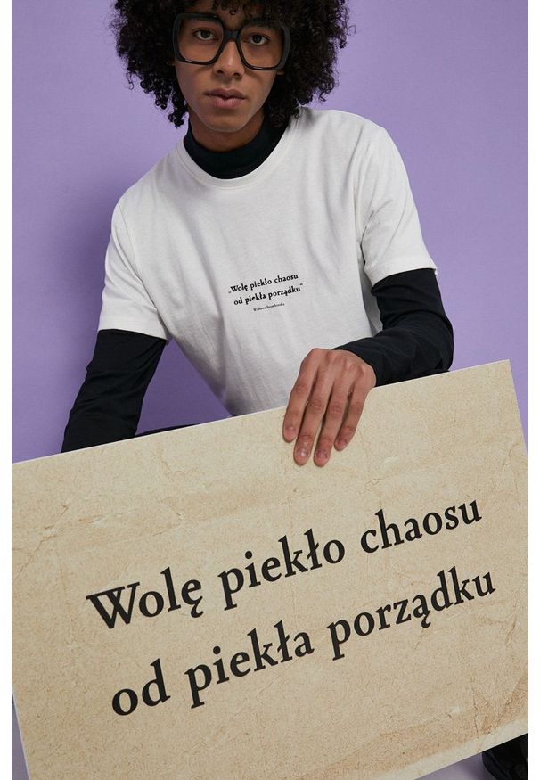 medicine - Medicine - T-shirt bawełniany Wisława Szymborska. Kolor: beżowy. Materiał: bawełna. Wzór: aplikacja