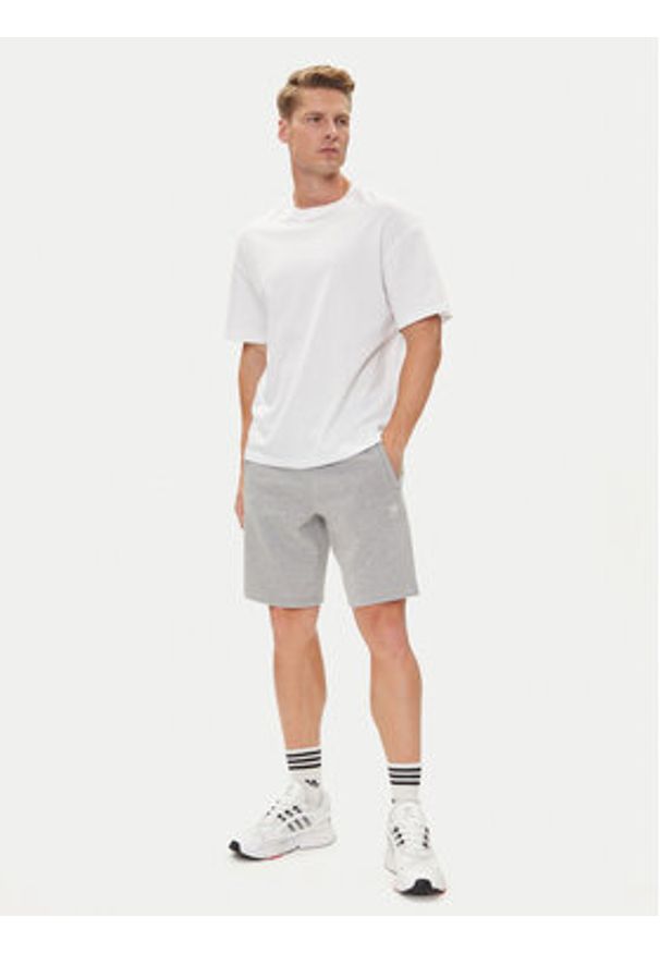 Adidas - adidas Szorty sportowe Trefoil Essentials JY6266 Szary Regular Fit. Kolor: szary. Materiał: syntetyk, bawełna. Styl: sportowy
