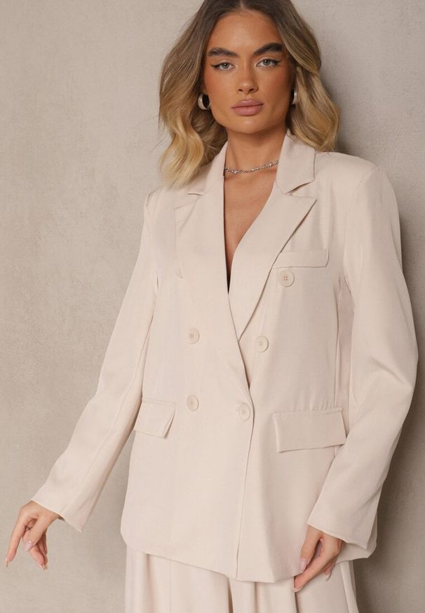 Renee - Jasnobeżowa Marynarka Dwurzędowa z Usztywnionymi Ramionami Emivori. Okazja: na co dzień. Kolor: beżowy. Materiał: jeans. Styl: casual, elegancki