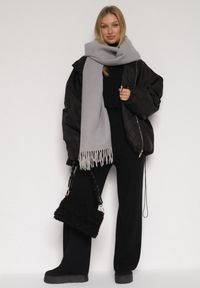 Born2be - Ciemnoszary Klasyczny Szalik z Bawełny i Wiskozy z Frędzlami Vetilisa. Kolor: szary. Materiał: bawełna, wiskoza. Styl: klasyczny #3