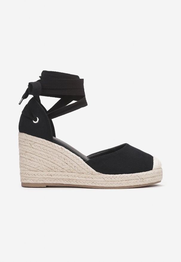 Renee - Czarne Sandały Acalea. Zapięcie: pasek. Kolor: czarny. Materiał: materiał. Obcas: na koturnie