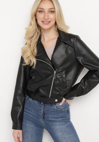 Born2be - Czarna Kurtka Ramoneska ze Zwężanymi Rękawami i Asymetrycznym Suwakiem Arpeggia. Okazja: na co dzień. Kolor: czarny. Materiał: jeans. Styl: casual, klasyczny, elegancki, rockowy #1