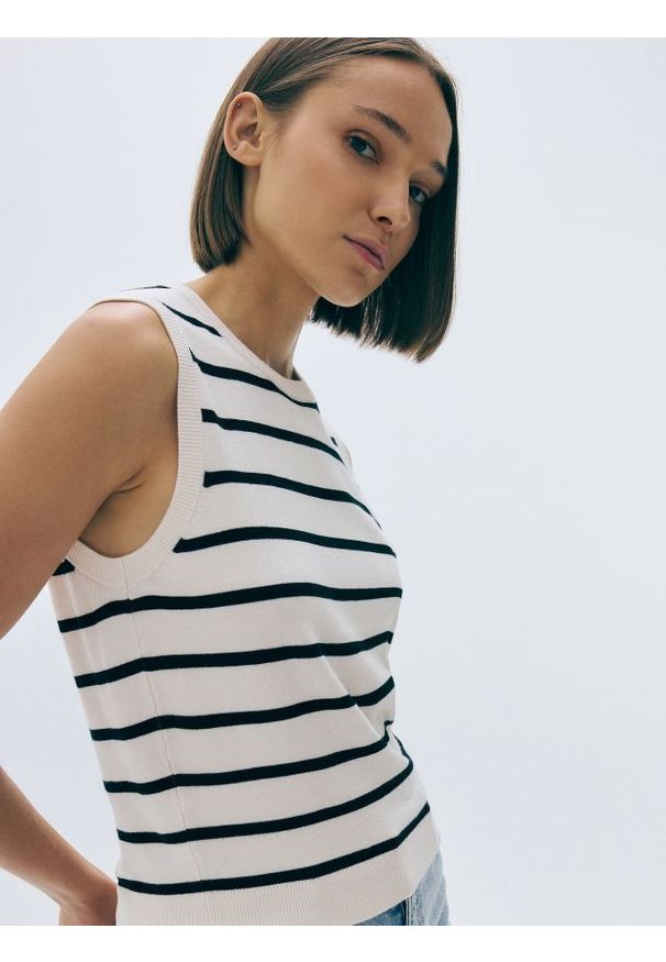 Reserved - Top z wiskozą - wielobarwny. Materiał: wiskoza