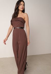 Born2be - Brązowy Elegancki Kombinezon VICES Bez Rękawów z Falbankami i Paskiem Apethia. Okazja: na co dzień. Kolor: brązowy. Materiał: materiał, tkanina. Długość rękawa: bez rękawów. Długość: długie. Wzór: gładki. Sezon: lato. Styl: elegancki #4