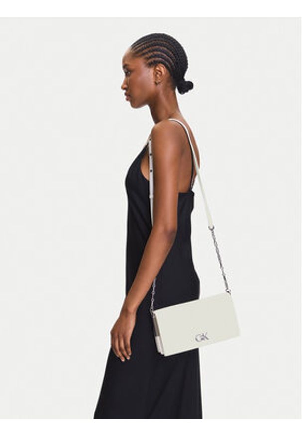 Calvin Klein Torebka Re-Lock Mini Conv LV04F3103G Biały. Kolor: biały. Materiał: skórzane