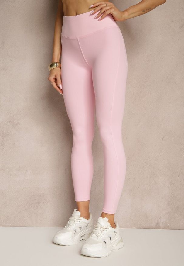 Renee - Różowe Legginsy z Ozdobnymi Przeszyciami z Efektem Modelowania Carittia. Okazja: na co dzień. Kolor: różowy. Długość: długie. Styl: elegancki, casual