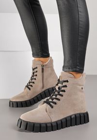 Born2be - Ciemnobeżowe Botki Typu Workery Potocki na Grubej Tłoczonej Podeszwie Gettane. Okazja: na co dzień. Kolor: beżowy. Materiał: jeans. Styl: casual