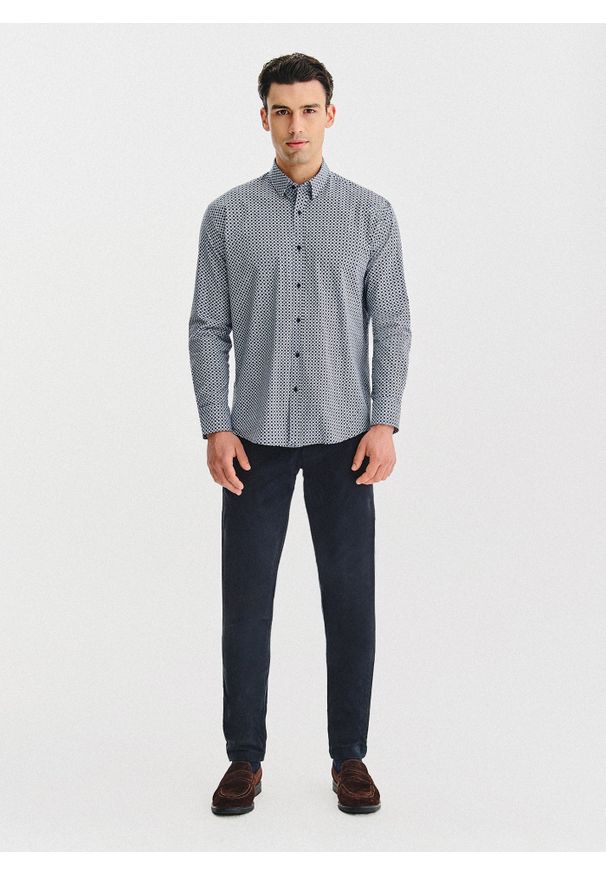 Pako Lorente - PAKO LORENTE – Granatowa koszula we wzór geometryczny. Kolor: niebieski. Materiał: bawełna, elastan. Długość rękawa: długi rękaw. Długość: długie. Wzór: geometria