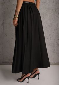 Renee - Czarna Rozkloszowana Spódnica z Wiskozy z Dodatkowym Paskiem z Klamrą Lowedina. Kolor: czarny. Materiał: wiskoza #5