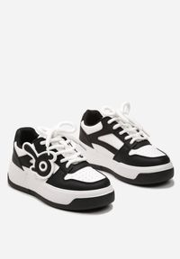 Born2be - Biało-Czarne Sneakersy na Grubej Podeszwie z Abstrakcyjną Aplikacją Cadisa. Kolor: biały. Wzór: aplikacja #4